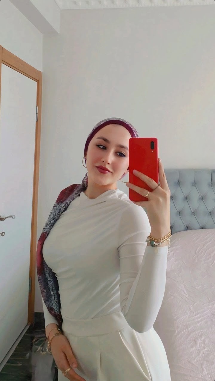 Ağlıca Düşünceli Bayan Escort Ceren